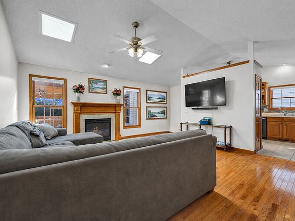 4th image of 1829 Derek Dr