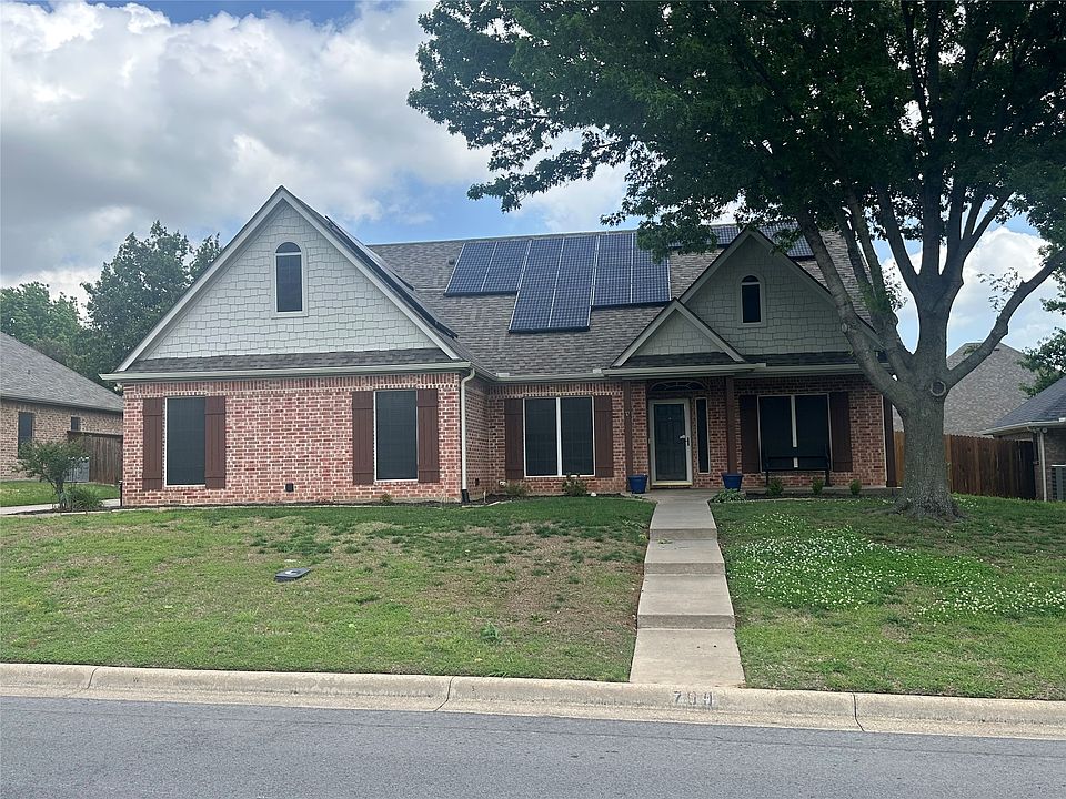 1st image of 709 Clay Ln