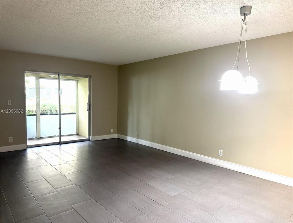 257 S Cypress Rd APT 416, photo 5