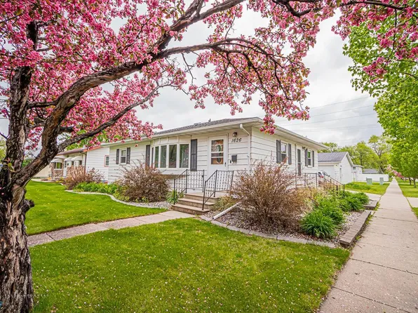 1626 17th St S, Fargo, ND 58103
