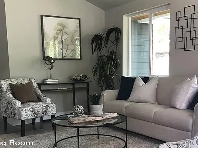 596 N Larch St — Photo 23