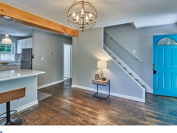 3rd image of 1402 Haines Ave