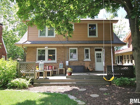 3rd image of 219 W Hanssler Pl