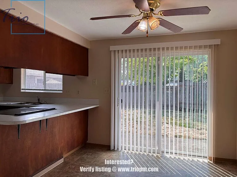 1010 Satre St — Photo 4
