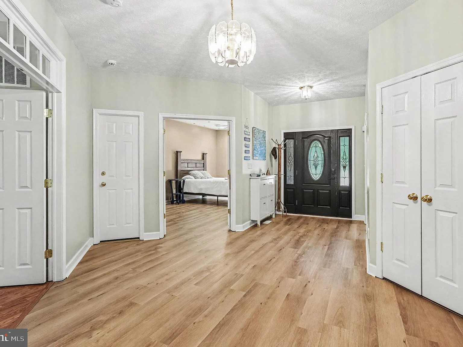 6 bed, 4.0 bath, 6038 sqft, $4,600 — Photo 4