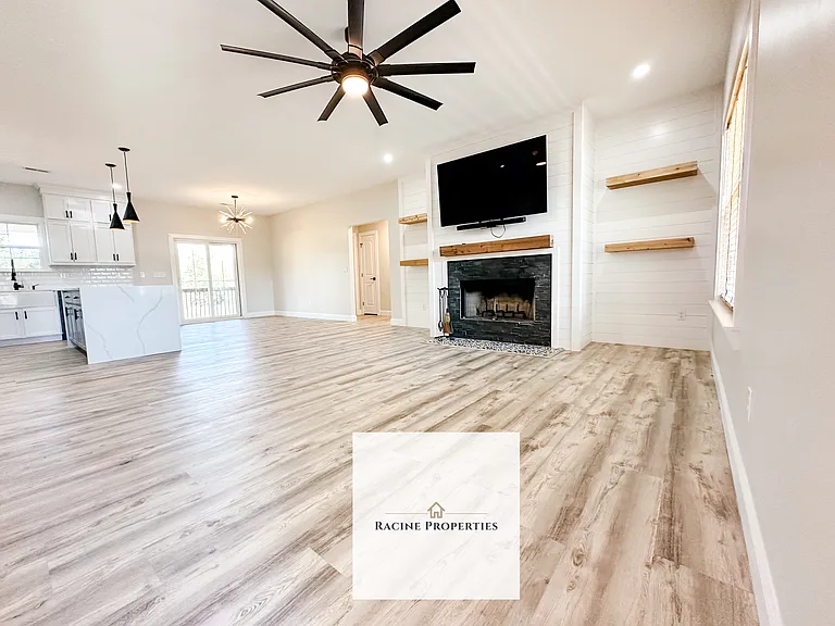 27 Carriage Dr — Photo 2