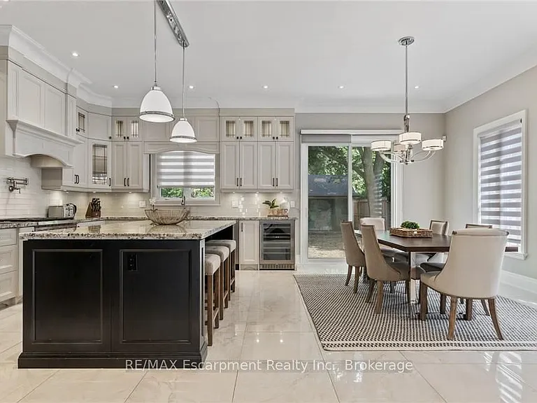 81 Brock St — Photo 22