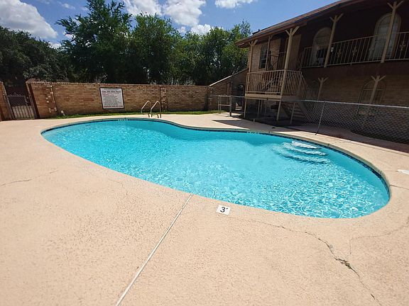 3rd image of 2109 Kerria Ave APT 2
