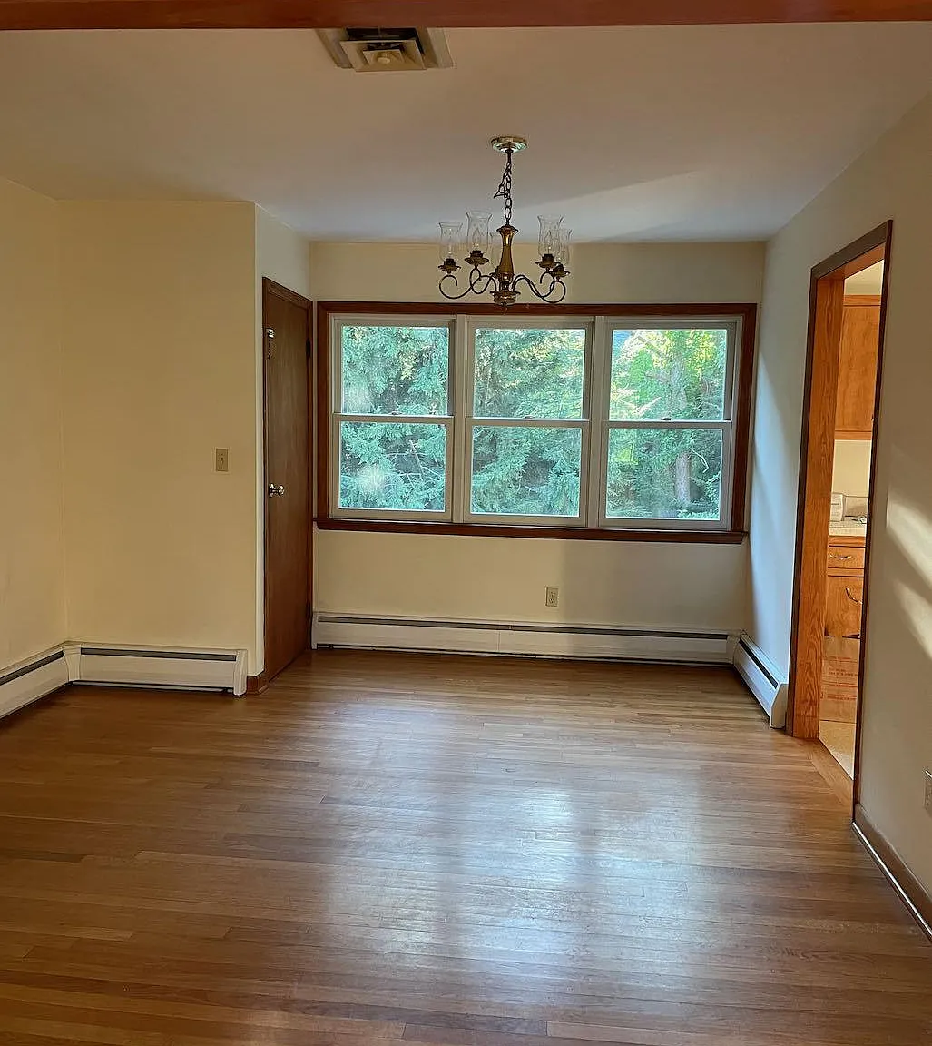 3 bed, 1000 sqft, $2,500 — Photo 3