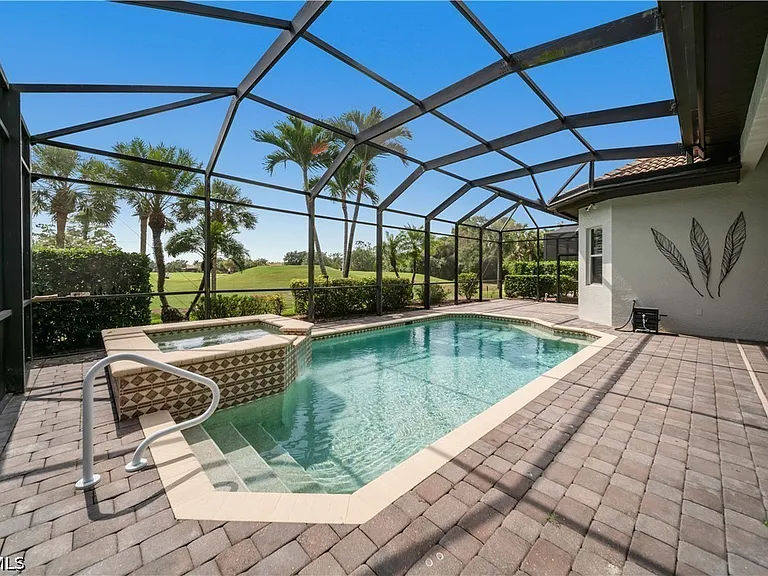 7672 Sussex Ct — Photo 10
