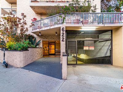 622 S Barrington Ave APT 404, Los Angeles, CA, 90049