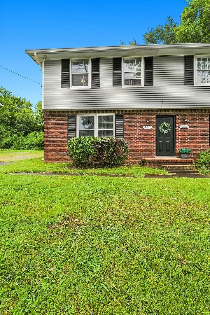Charming 2-Story Bellevue Townhome in Nashville — Photo 2