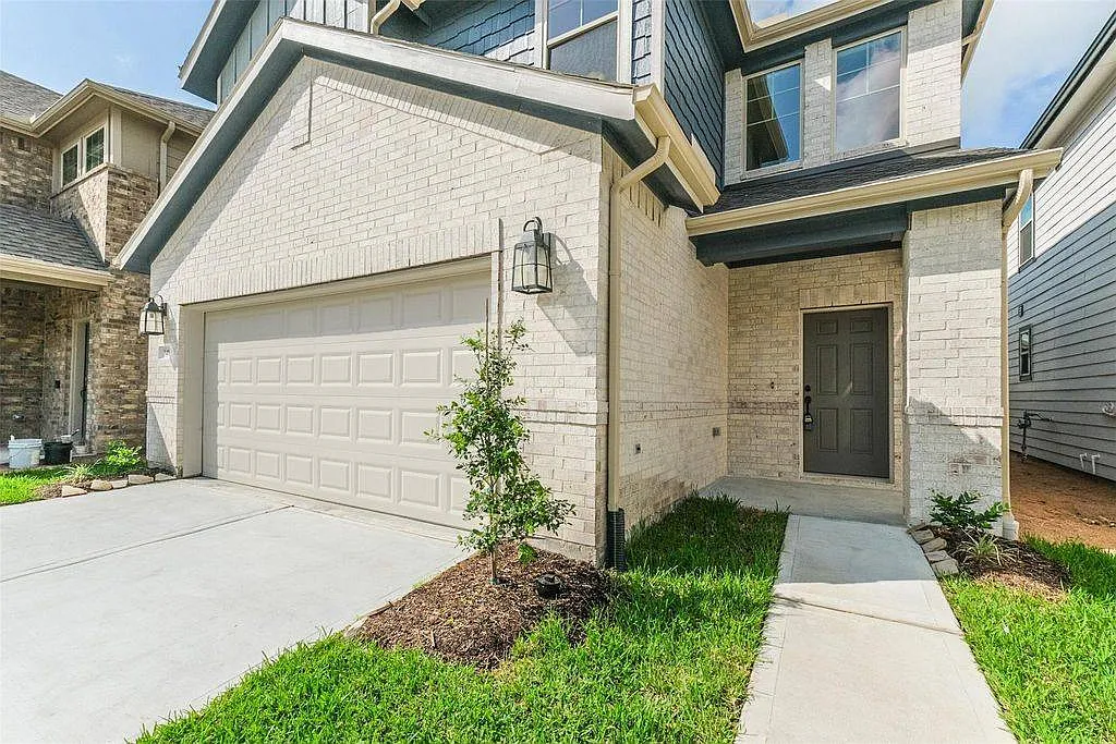3409 Ovids Orchard Dr in Houston, TX 77025 — Photo 2
