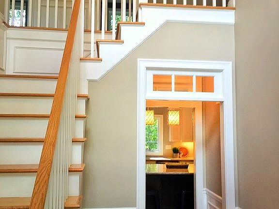 2nd image of 8 Lantern Ln