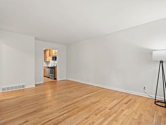3rd image of 4308 Oak St #1N