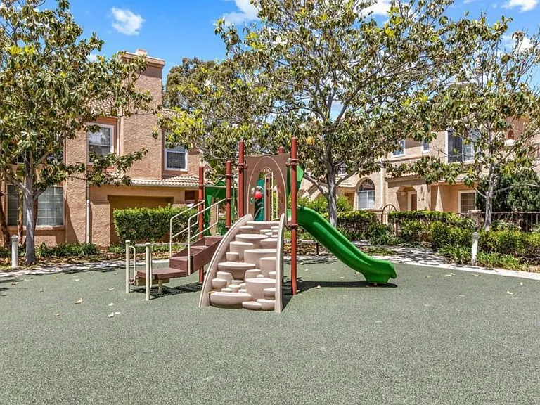 1323 Lost Point Ln — Photo 24