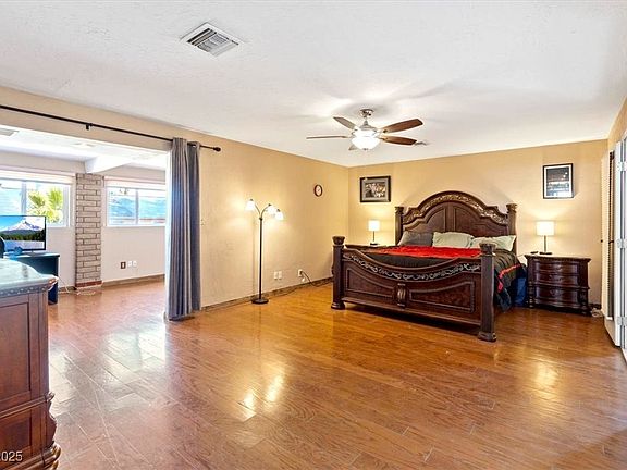 5th image of 4360 Flandes St