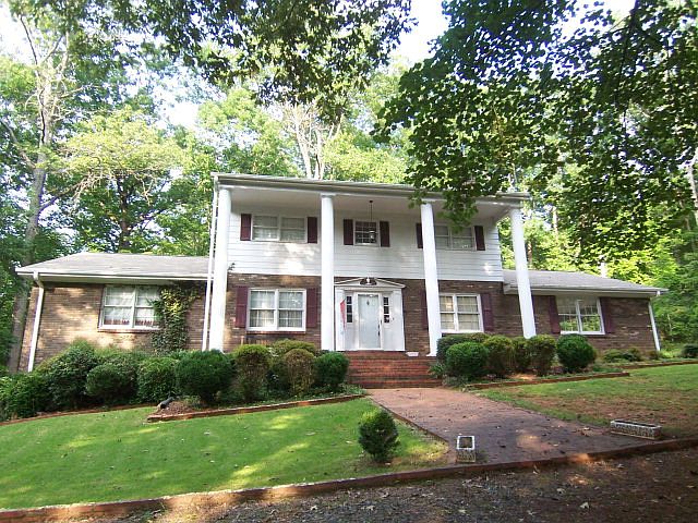 1st image of 190 Colonial Dr