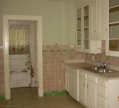 3rd image of 17308 Dartmouth Ave