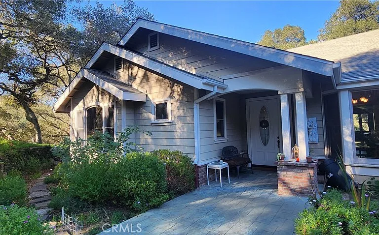 1961 Vineyard View Ln — Photo 2