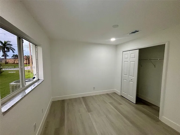 142 SW 34th Pl — Photo 16