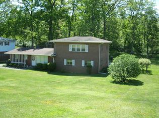 1917 Cherrywood Ln, Bluefield, WV 24701