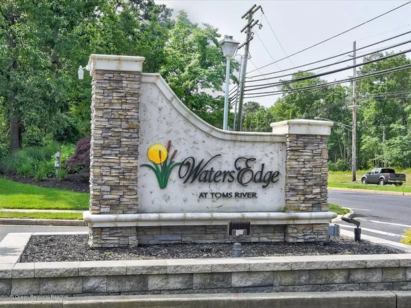 1716 Waters Edge Dr, Toms River, NJ 08753