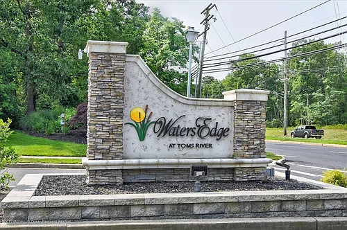 1716 Waters Edge Dr Photo 1