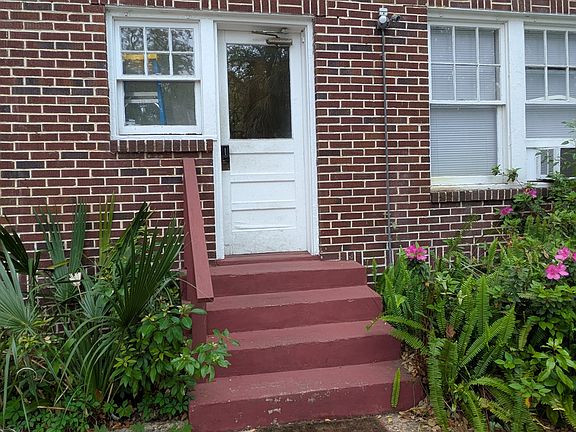 2nd image of 2842 Park St #3