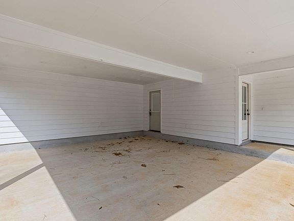 2nd image of 207 Beaver Lake Rd