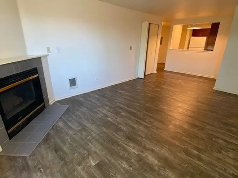 6th Ave Apartments — Photo 40
