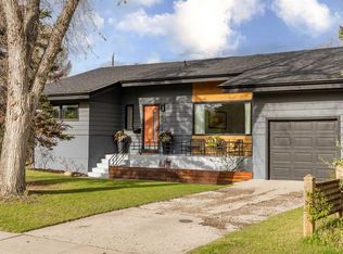 32 W Westminster Dr SW, Calgary, AB T3C 2S9