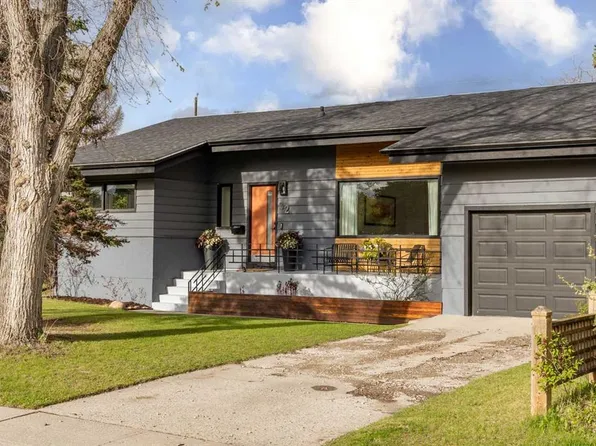 32 W Westminster Dr SW, Calgary, AB T3C 2S9