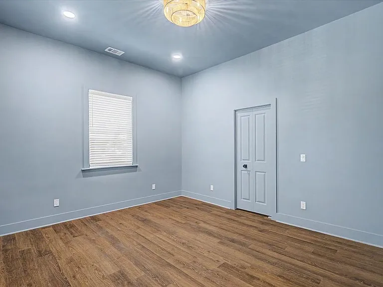 638 E 37th St #D — Photo 10