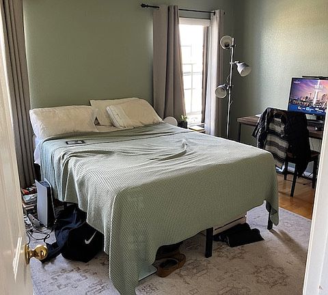 5th image of 1005 Tourmaline St APT 4