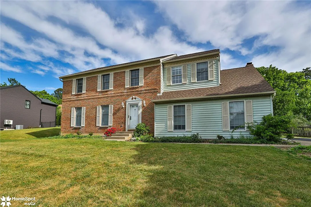 4 bed, 2.5 bath, 2584 sqft, $3,250 — Photo 3