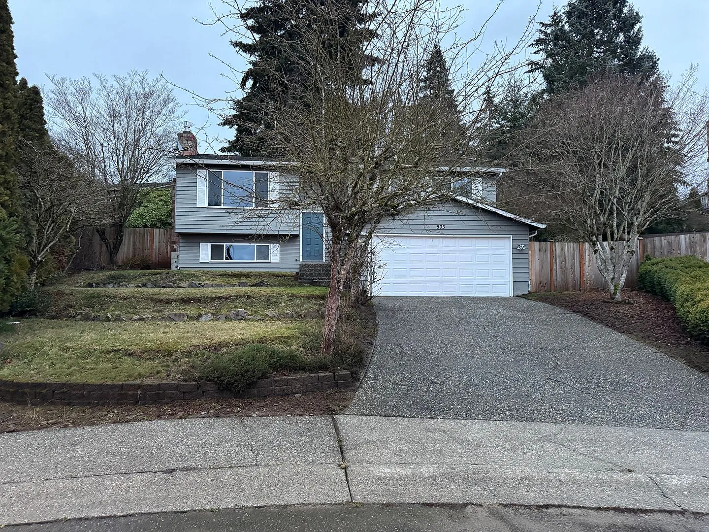 Large 4 bedroom home near Boeing — Photo 1