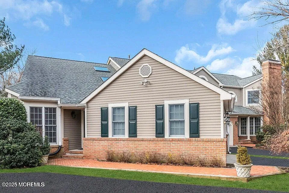 3 bed, 3.5 bath, 3102 sqft, $6,000 — Photo 1