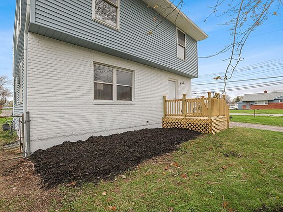 3rd image of 2591 Diane Pl