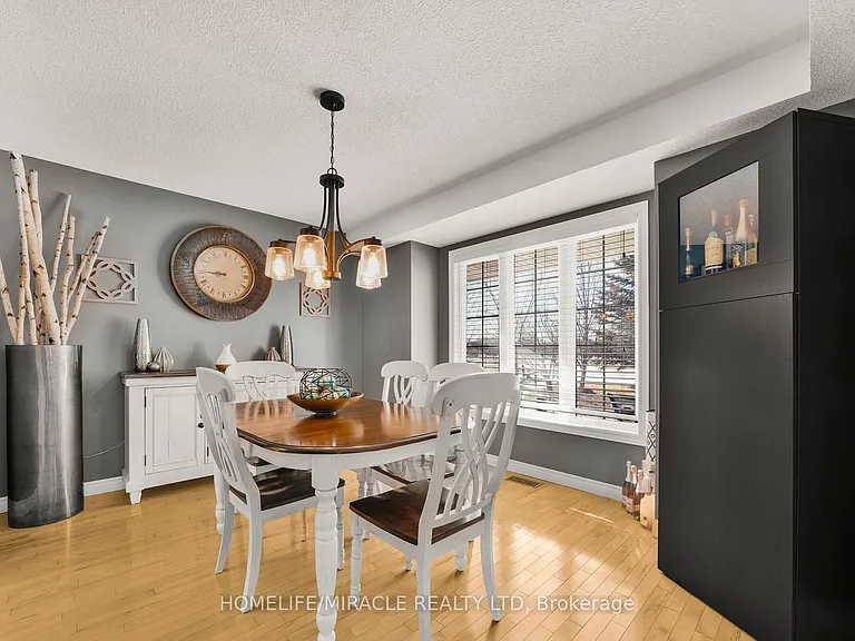 22 Devonleigh Dr — Photo 10