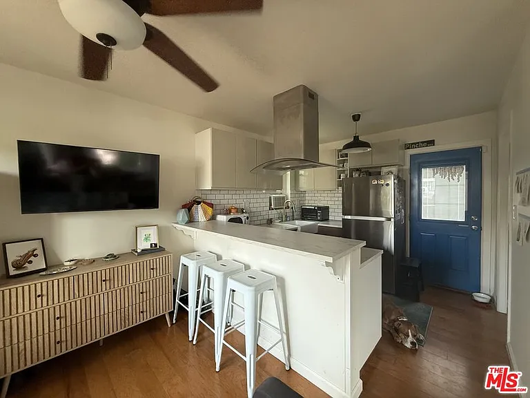 710 Stepney St — Photo 4