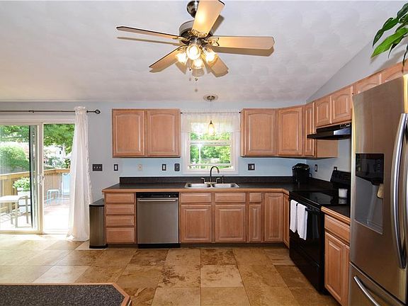 4th image of 5 Bradford Ct