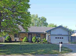 1309 Willow Ln, Haysville, KS 67060