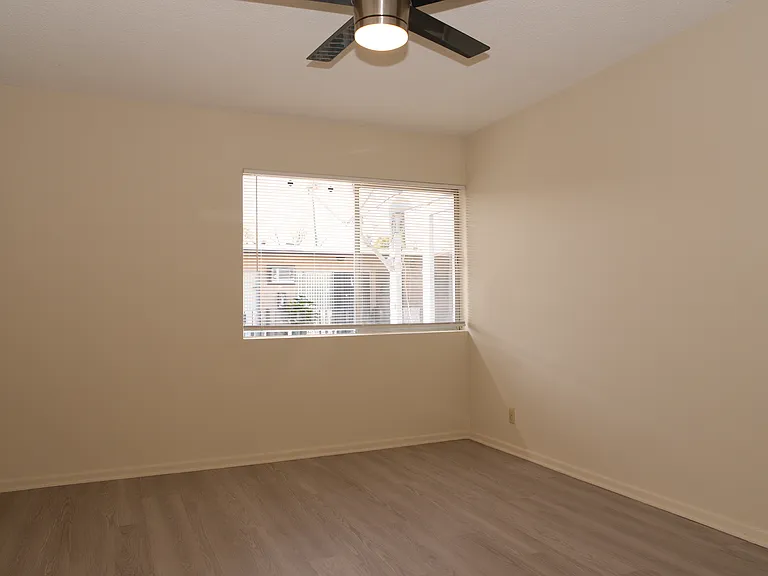 1215 Lyndon St #7 — Photo 6