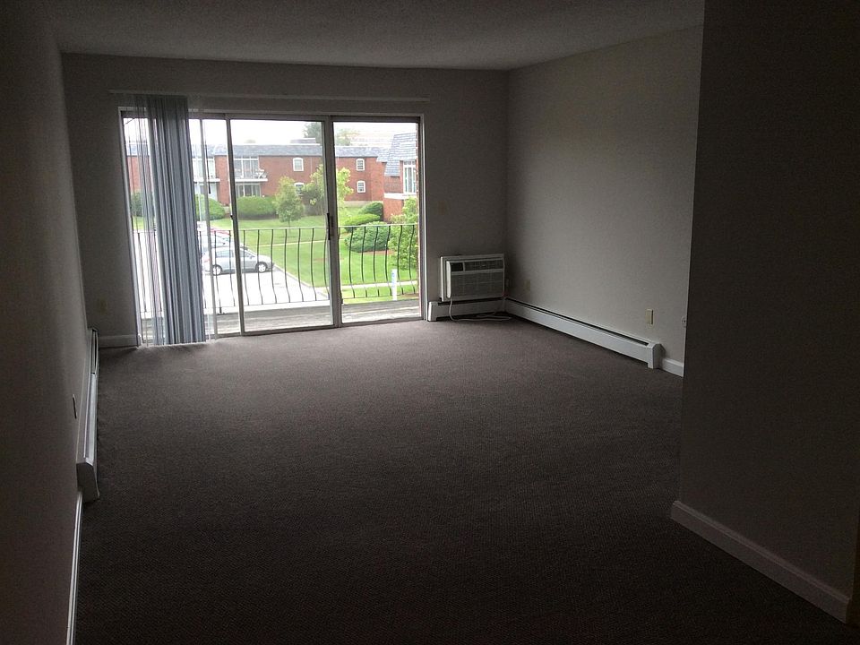 2nd image of 10 Admiralty Dr APT 8