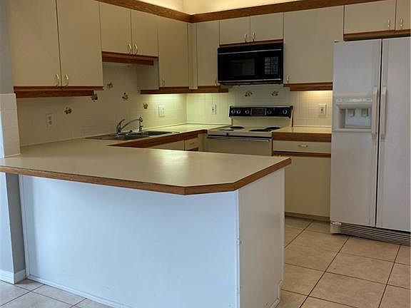 5th image of 2630 SE Tropical East Cir