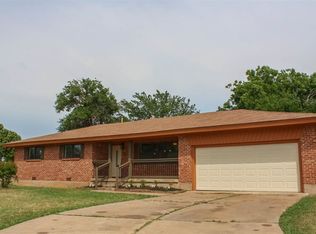 1102 SE Sullivan Dr, Lawton, OK 73501