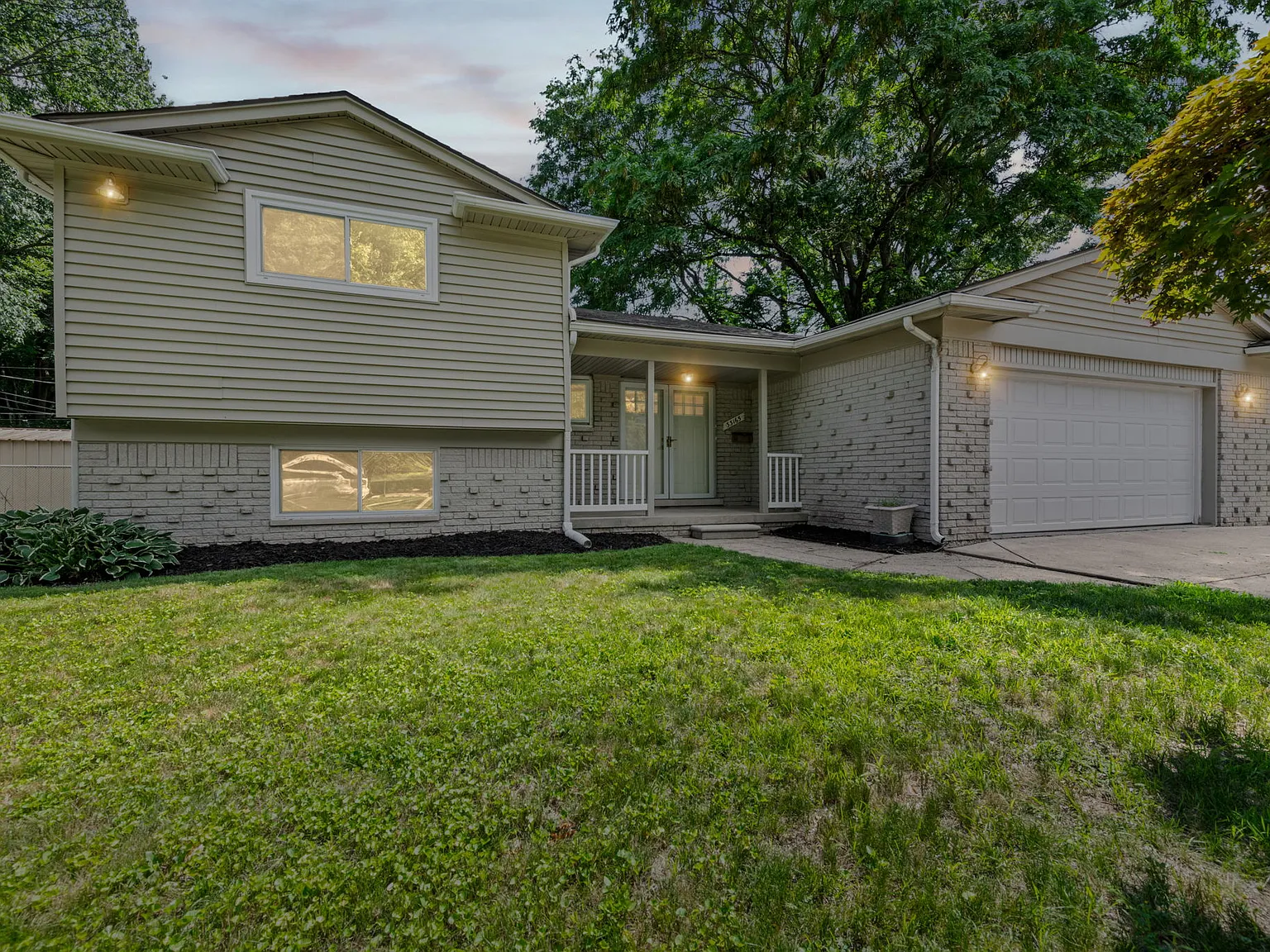 4 bed, 2221 sqft, $2,600 — Photo 3