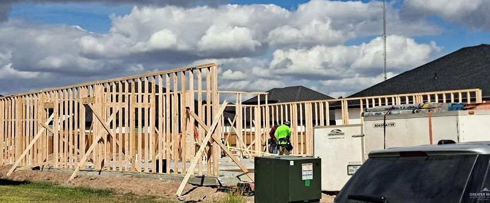 2nd image of 214 Janet Cir S
