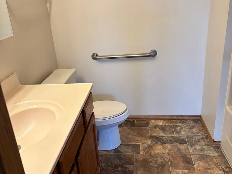 109 E Luverne St — Photo 28